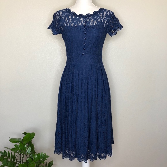 Dresses & Skirts - Lace Midi Dress